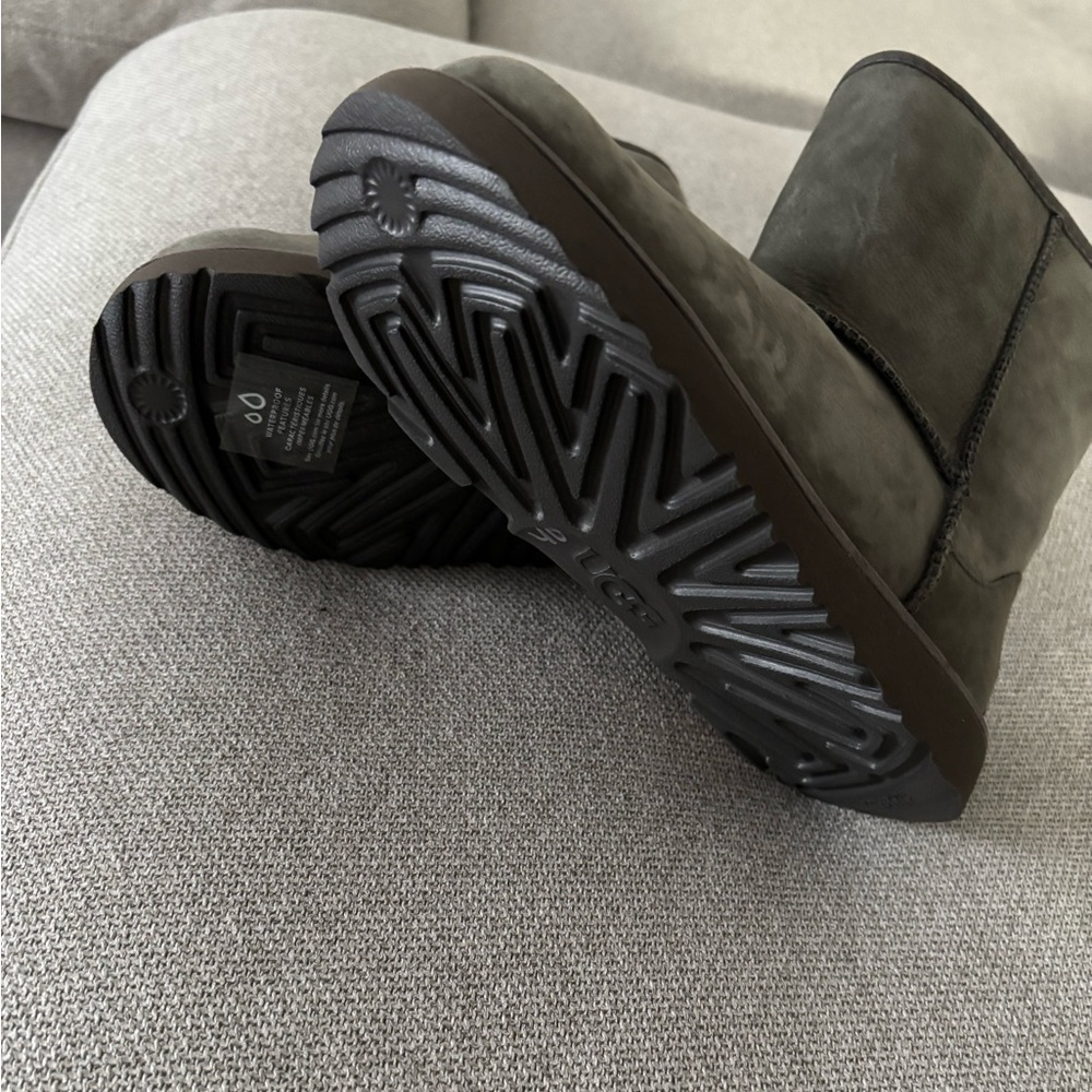 New UGG Boots little girl size 3 color gray